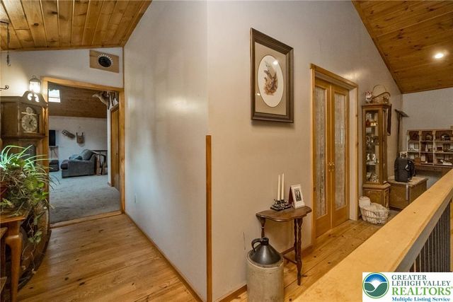 9223 North Loop Road, Washington Twp, PA 18080