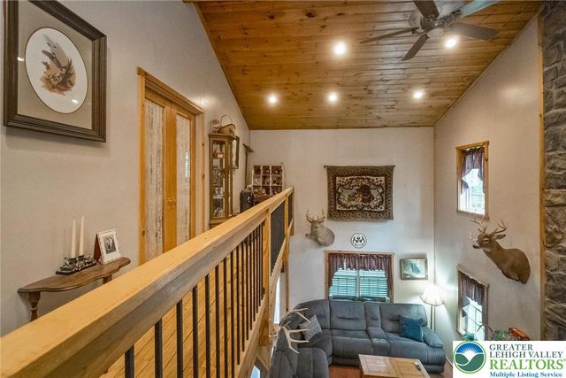 9223 North Loop Road, Washington Twp, PA 18080