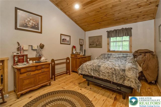 9223 North Loop Road, Washington Twp, PA 18080