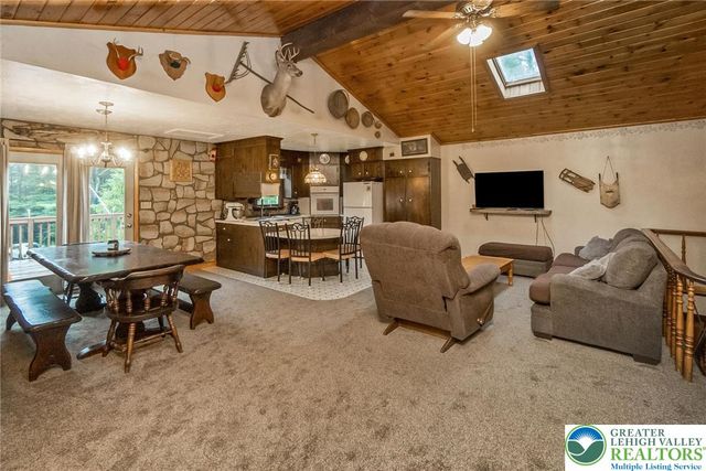 9223 North Loop Road, Washington Twp, PA 18080