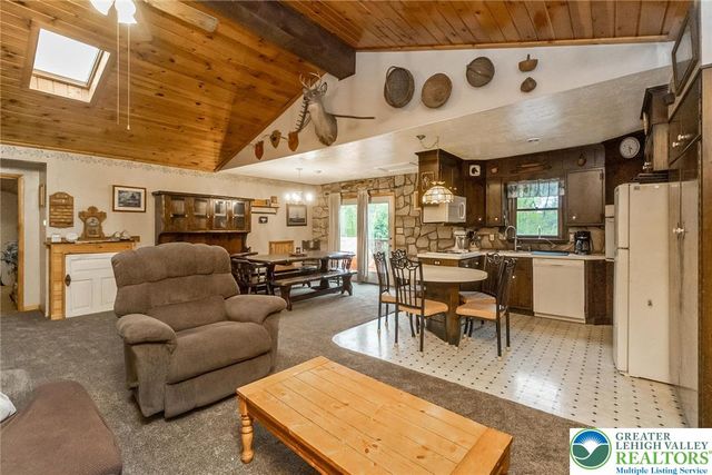 9223 North Loop Road, Washington Twp, PA 18080