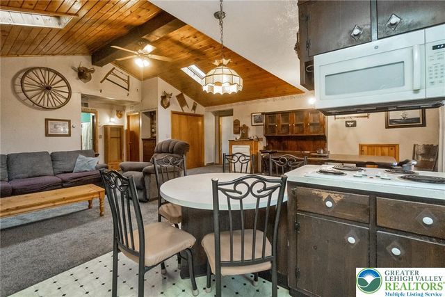 9223 North Loop Road, Washington Twp, PA 18080