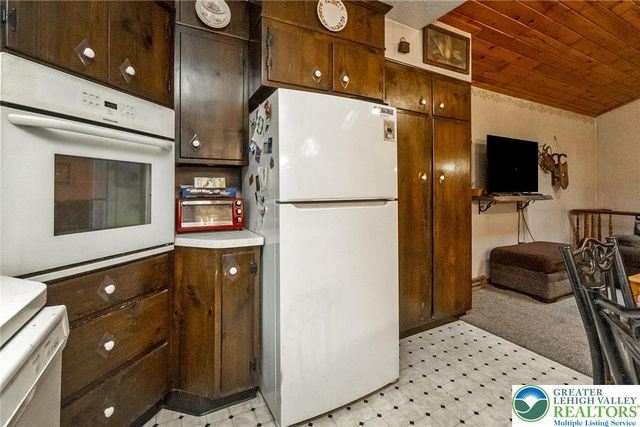 9223 North Loop Road, Washington Twp, PA 18080