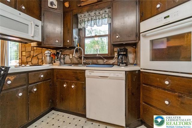 9223 North Loop Road, Washington Twp, PA 18080