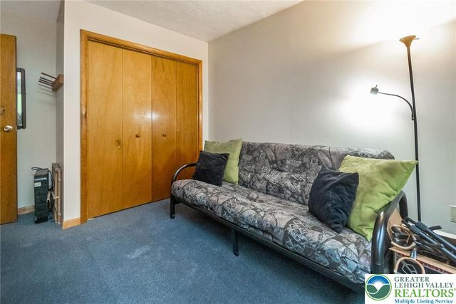 9223 North Loop Road, Washington Twp, PA 18080