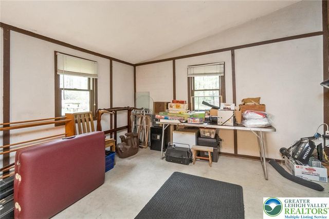 9223 North Loop Road, Washington Twp, PA 18080