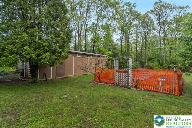 9223 North Loop Road, Washington Twp, PA 18080