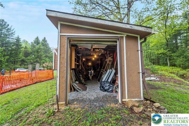 9223 North Loop Road, Washington Twp, PA 18080