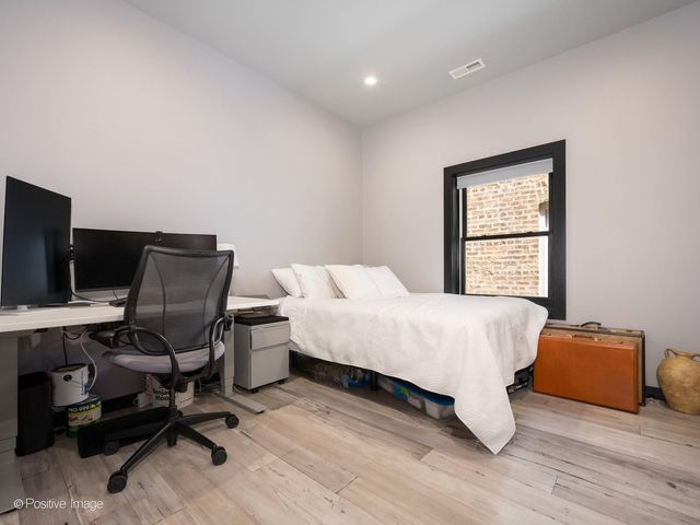 5746 N Washtenaw Avenue 2, Chicago, IL 60659