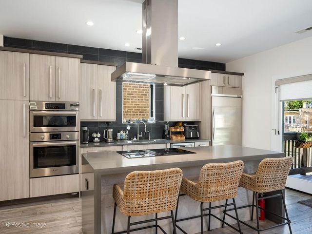 5746 N Washtenaw Avenue 2, Chicago, IL 60659