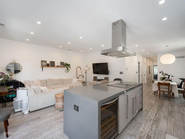 5746 N Washtenaw Avenue 2, Chicago, IL 60659