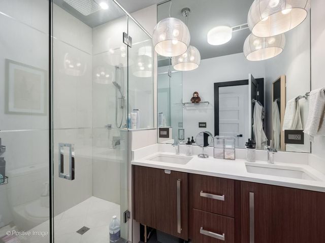5746 N Washtenaw Avenue 2, Chicago, IL 60659