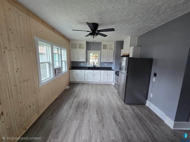 707 E 7th St Street, Sioux Falls, SD 57103
