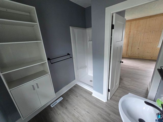 707 E 7th St Street, Sioux Falls, SD 57103
