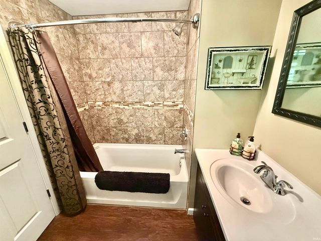 1900 Schlensker Road, Evansville, IN 47725