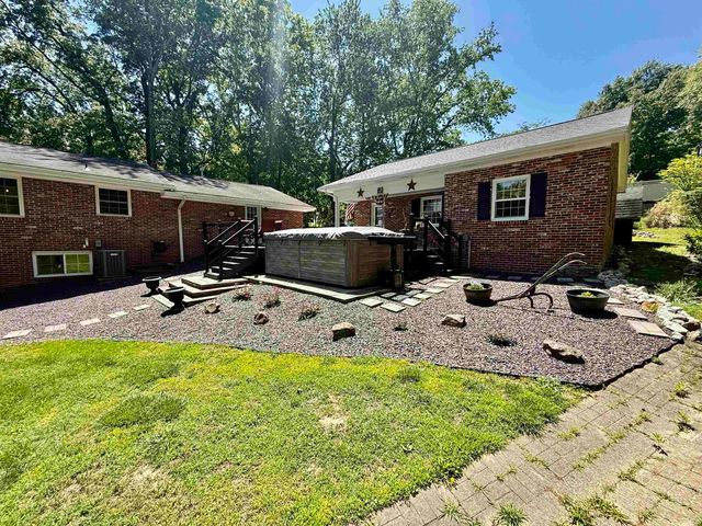 1900 Schlensker Road, Evansville, IN 47725