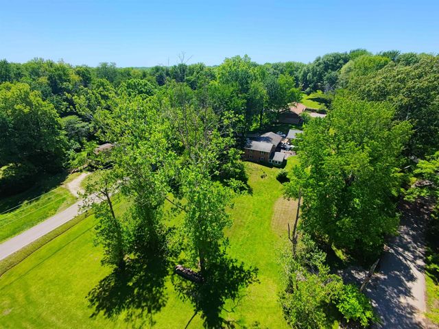 1900 Schlensker Road, Evansville, IN 47725