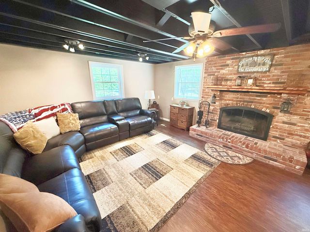 1900 Schlensker Road, Evansville, IN 47725
