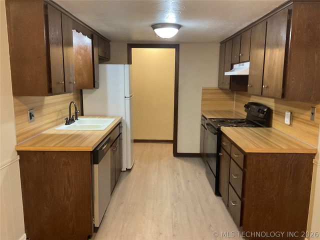 6920 E 46th Place, Tulsa, OK 74145