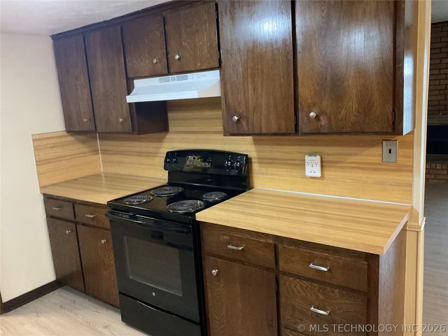 6920 E 46th Place, Tulsa, OK 74145
