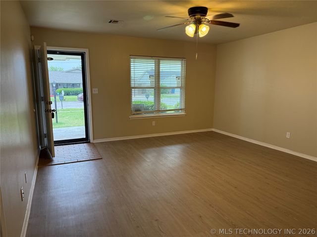 6920 E 46th Place, Tulsa, OK 74145