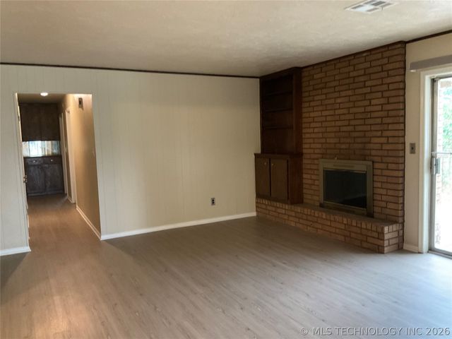 6920 E 46th Place, Tulsa, OK 74145