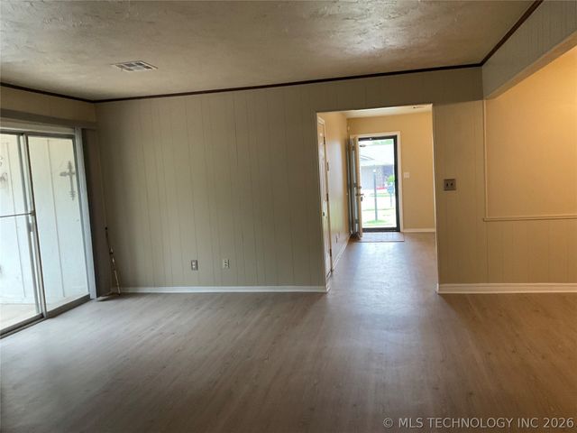 6920 E 46th Place, Tulsa, OK 74145