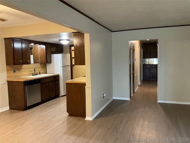 6920 E 46th Place, Tulsa, OK 74145