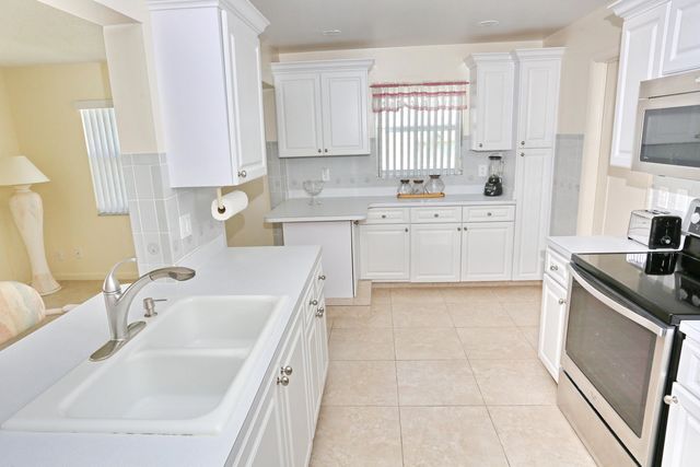 1015 SW 16th Street, Boynton Beach, FL 33426