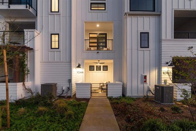 1044 Palmaria Court, Encinitas, CA 92024