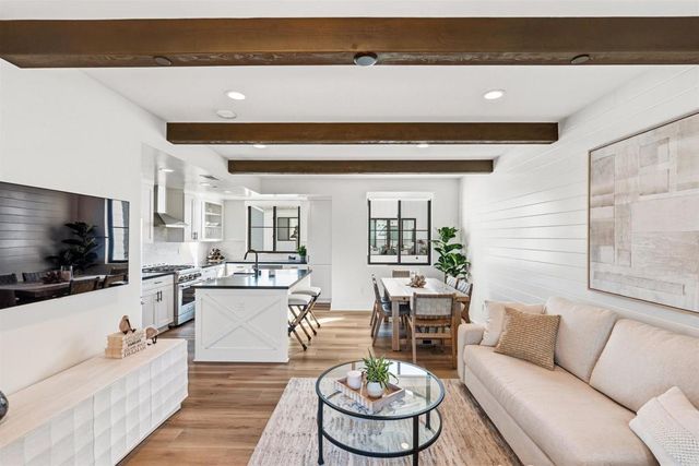 1044 Palmaria Court, Encinitas, CA 92024