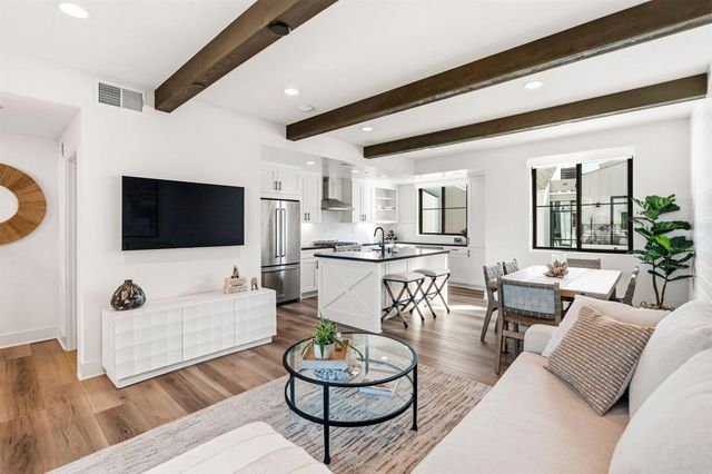 1044 Palmaria Court, Encinitas, CA 92024