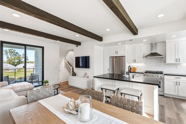 1044 Palmaria Court, Encinitas, CA 92024