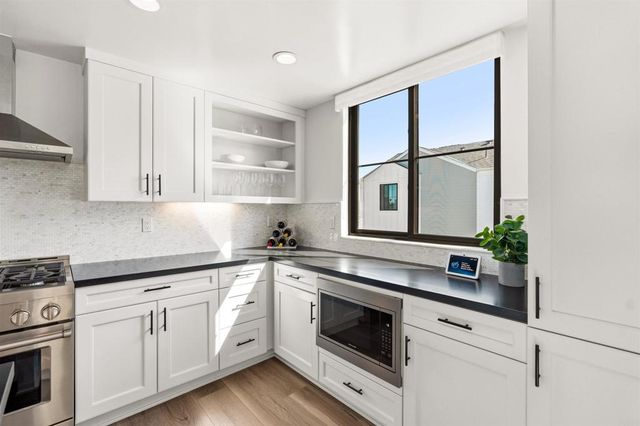 1044 Palmaria Court, Encinitas, CA 92024