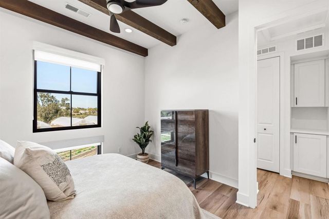 1044 Palmaria Court, Encinitas, CA 92024