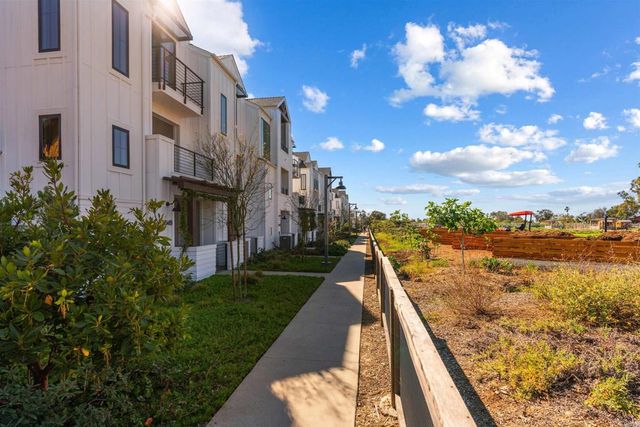 1044 Palmaria Court, Encinitas, CA 92024