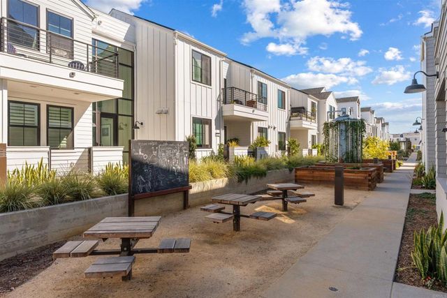 1044 Palmaria Court, Encinitas, CA 92024