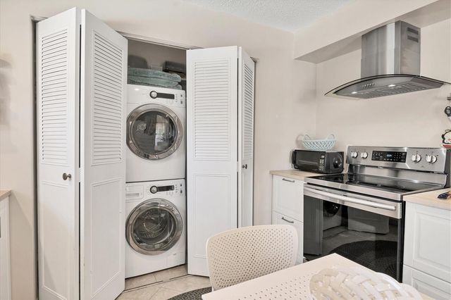 4450 NARRAGANSET TRAIL 95A, Sarasota, FL 34233