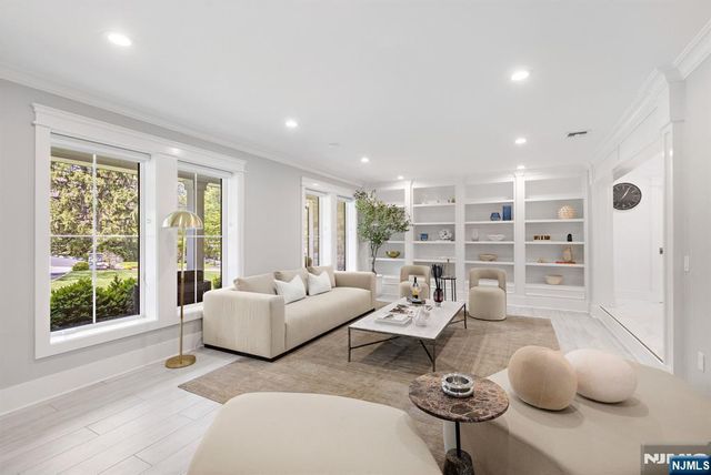 315 Freemans Lane, Franklin Lakes, NJ 07417