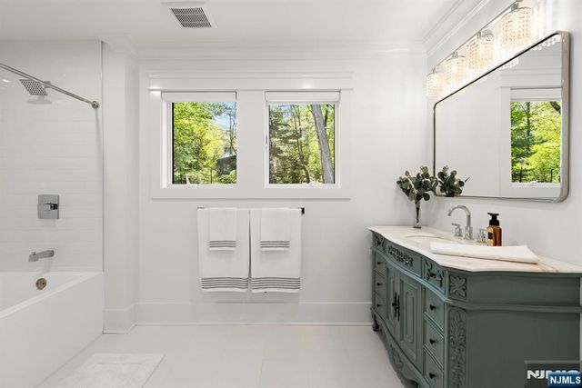 315 Freemans Lane, Franklin Lakes, NJ 07417