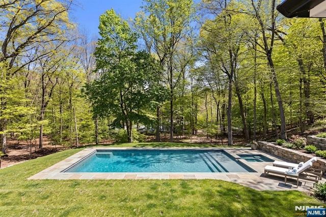 315 Freemans Lane, Franklin Lakes, NJ 07417