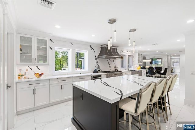 315 Freemans Lane, Franklin Lakes, NJ 07417
