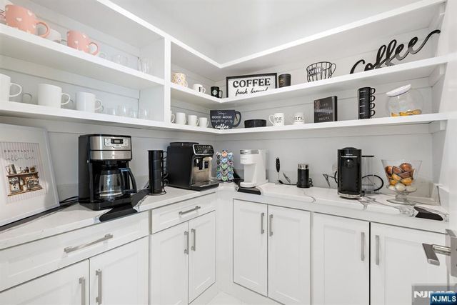 315 Freemans Lane, Franklin Lakes, NJ 07417