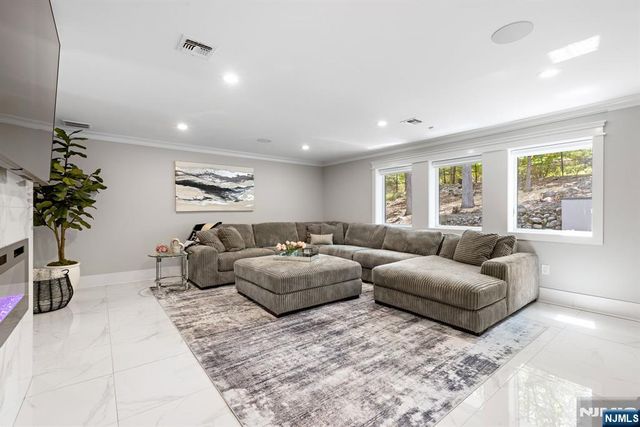 315 Freemans Lane, Franklin Lakes, NJ 07417