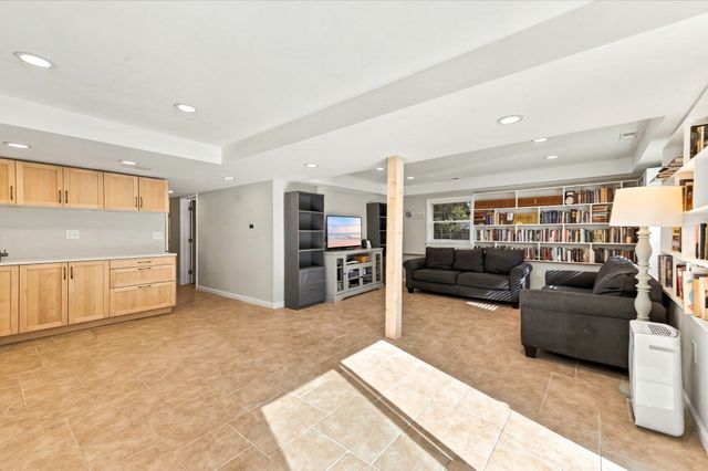 20 Essex St., Wenham, MA 01984