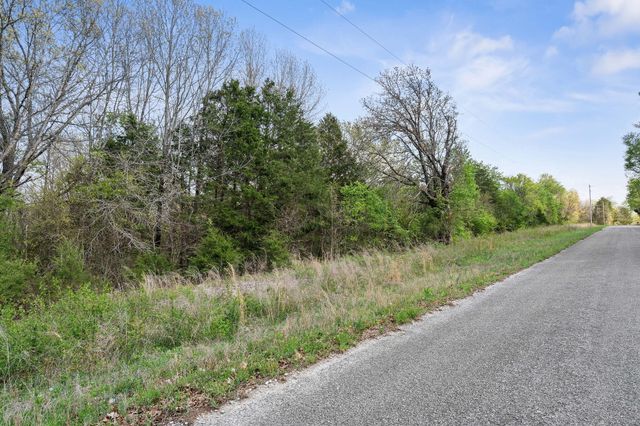 000 Farm Road 1218, Eagle Rock, MO 65641