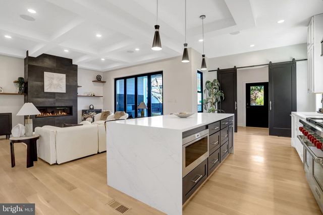 308 E RAYMOND AVE, Alexandria, VA 22301