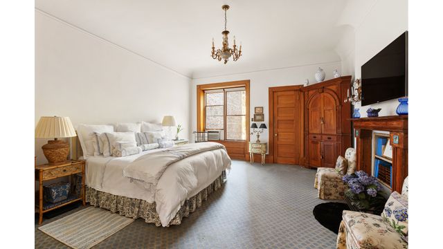 321 W 77TH Street, New York City, NY 10024