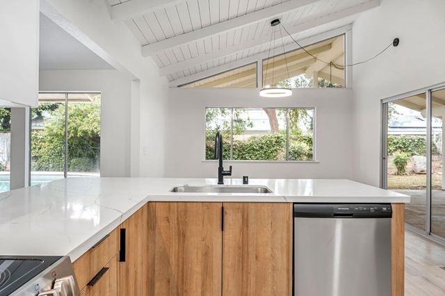 2740 W San Madele Avenue, Fresno, CA 93711