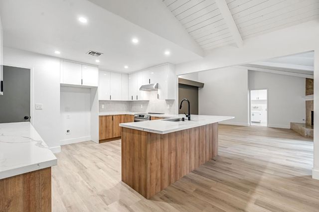 2740 W San Madele Avenue, Fresno, CA 93711